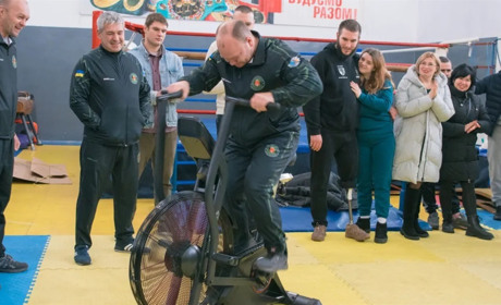 Команда ветеранів "Сильні Переяслава" отримала сучасні тренажери для підготовки до змагань