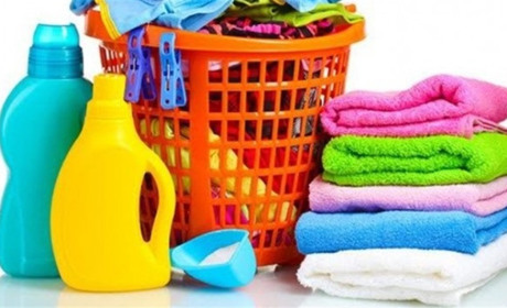 Як засоби для прання впливають на колір, структуру та м'якість тканин