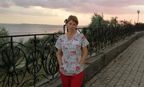 «Це заняття повністю поглинає, ніколи думати про погане»: медична сестра, яка створює іграшки