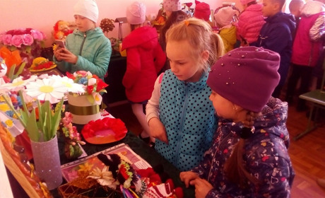 Тісто, зерна, стрічки, папір використовують гуртківці Калинівщини у своїх роботах