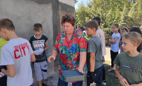 В Біляївці діти готують стіну під майбутній мурал: його створять напередодні Дня міста