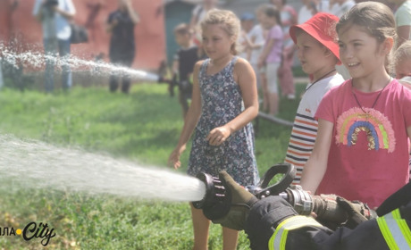 Показали вибухівку та спецавто: що робили сапери і пожежники в дитячій бібліотеці Сміли. Відео