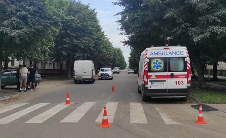 На вул. Депутатській на переході сталась друга аварія за тиждень. Постраждала жінка