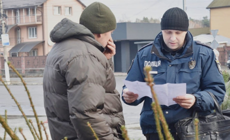На Шепетівщині проводяться рейди по місцях торгівлі новорічними ялинками