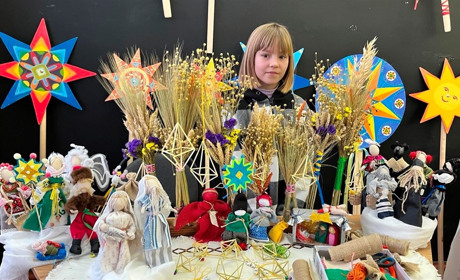 У Старокостянтинові вперше пройшов фестиваль різдвяних дідухів, павуків та звізд "Додому на Різдво"