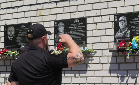 У Жовтих Водах відкрили меморіальні дошки трьом полеглим захисникам України - колишнім поліцейським