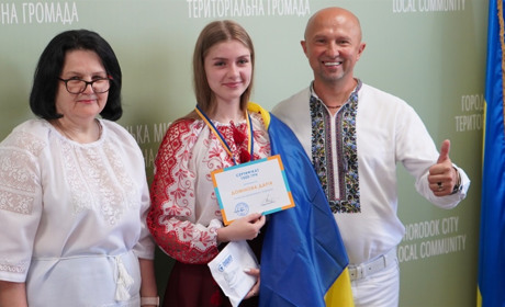 Гордість Городоччини. У міськраді вручили золоті та срібні медалі вупускникам та випускницям
