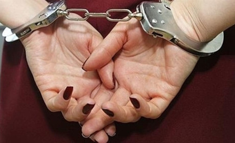 Шосткинка в стані алкогольного сп'яніння вдарила тричі ножем свого співмешканця