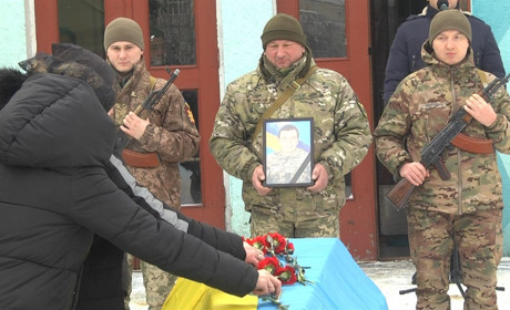 Назавжди 49. Шосткинська громада провела в останню путь свого захисника