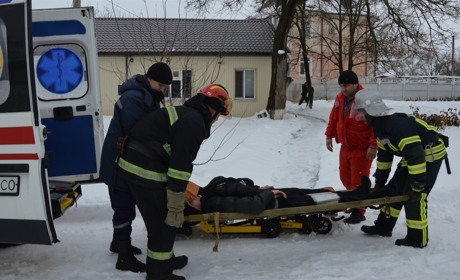 Тактичні навчання сватівських рятувальників: гасили пожежу, рятували постраждалих, збирали ртуть