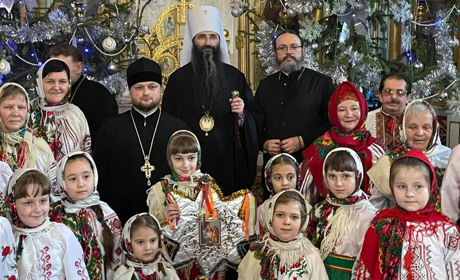 В Барському Свято-Успенському храмі відбулася архієрейська слухба і загальне колядування 