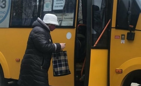 "Обрізані" маршрути та подорожчання таксі: як працює транспорт у окупованому Бердянську