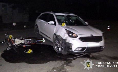 У Сарнах водійка зіткнулася з неповнолітнім за кермом мотоцикла: що відомо