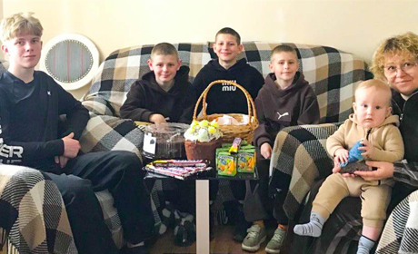 «Вони всі — мої діти»: історія Людмили Слободянюк, яка дала сім’ю 14 дітям та виховала 3 біологічних
