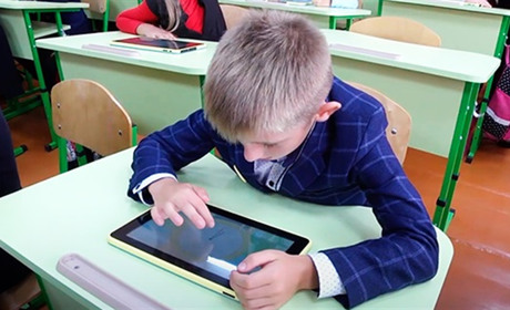 Володимирецький колегіум бере участь в експерименті «Електронний підручник»