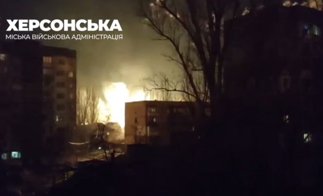 Перед Різдвом Росія потужно обстріляла Херсон: є загиблі, пошкоджена критична інфраструктура