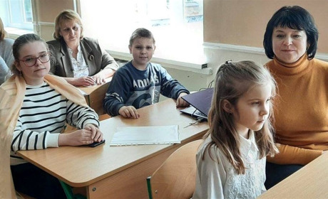 Фастівські учні досліджують вплив генераторів, відсотки та нові слова: переможці МАН