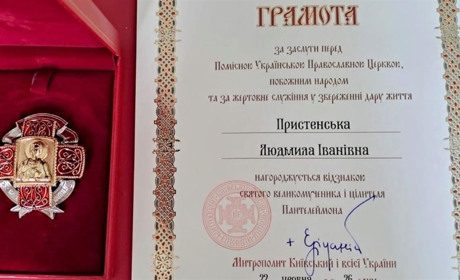 Лікарку з Великобурлуцької громади Людмилу Пристенську відзначено церковною нагородою