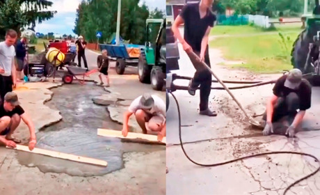 Жителі села Щоків самі почали ремонтувати дорогу