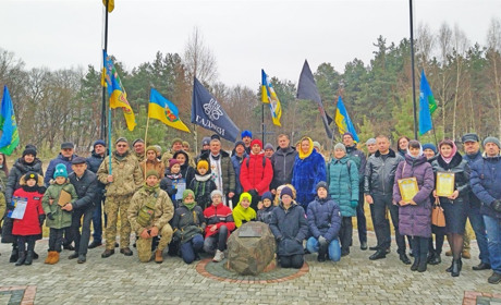 Громадськість Вараського району відсвяткувала День волонтера і День Збройних Сил України