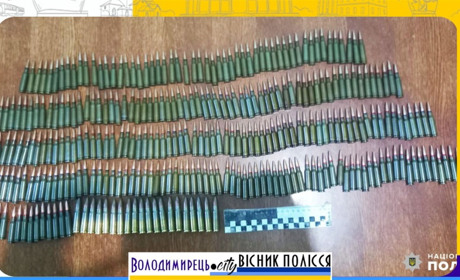 У жителя села Бродниця, Зарічненської громади, поліцейські вилучили 300 патронів