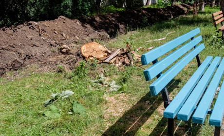 ОСББ в Южному чекають на відновлення двору, а комунальники відклали роботи