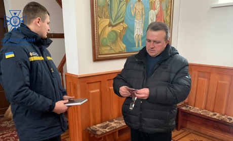 На Кременеччині рятувальники перевіряють храми