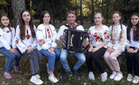 Вокальний ансамбль з Глухівщини переміг на міжнародному фестивалі з авторською піснею