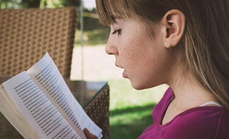 Сватівській бібліотеці купили більше 600 нових книг. Про що ця література