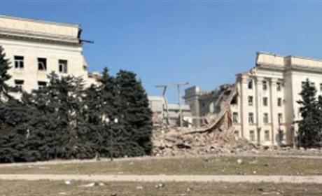 Окупанти другим за день ударом знищили будівлю Херсонської ОВА