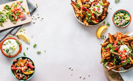 Оливье-рулет и шарики - быстрые закуски для новогоднего стола