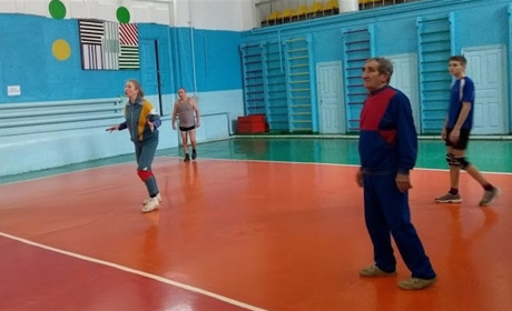 Найстарший гравець Первомайської волейбольної команди ветеранів відзначив 85-річчя