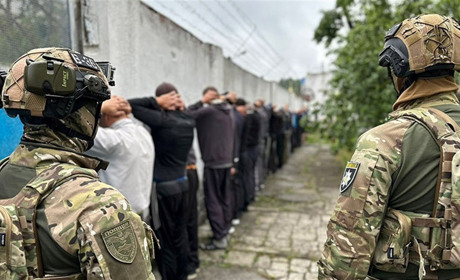 В’язні Шепетівської виправної колонії ошукували людей під приводом продажу неіснуючих товарів