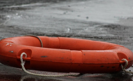 До волнореза мама с дочкой доплыли... А оттуда их забирали спасатели