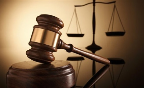 У Нетішині судитимуть 40-річного чоловіка, який викинув собаку з 7-го поверху