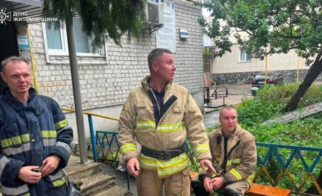 Під час пожежі у багатоповерхівці Звягеля вогнеборці врятували жінку