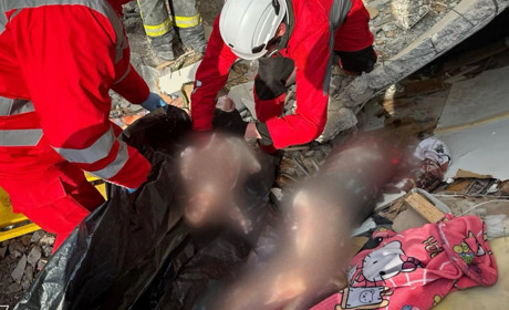 Десять жертв ворожої атаки. Вранці з-під завалів будинку в Одесі дістали тіла матері та немовля