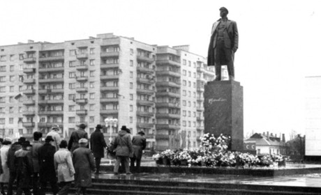 Куда «ушел» Ильич: история памятника, на месте которого в Попасной поставили фонтан