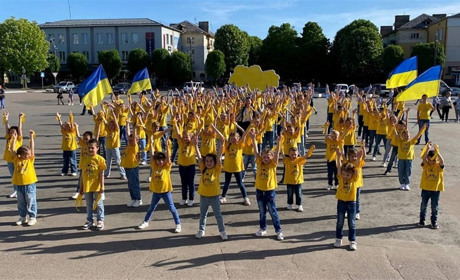 Оголошується набір дітей в зразковий хореографічний колектив «Рушничок»