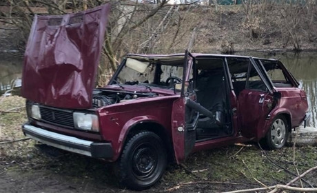 «ВАЗ-2104» злетів з автомобільного мосту у річку Солокія, 35-річний водій загинув на місці події