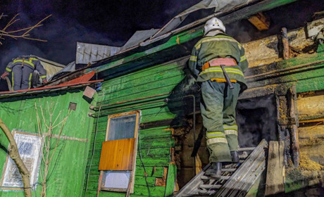 Під час ліквідації пожежі у Шостці вогнеборці врятували жінку