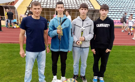 Футболісти ДЮСШ призери футбольної ліги Хмельницької області: окремі гравці відзначені федерацією