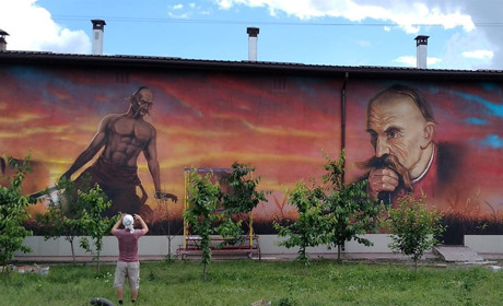 У Коршачині з'явився найбільший на Білопільщині мурал: хто його автор і що там зображено