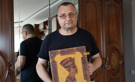 Колекція, за ціною квартири в Києві. Глухівчанин Михайло Сегалов 55 років зберігає історію у марках