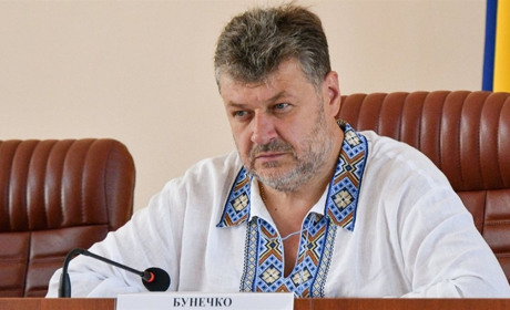 56 тисяч доларів, 45 тисяч євро та 580 тисяч гривень готівкою: декларація Віталія Бунечка
