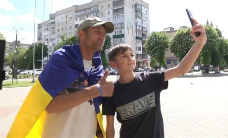 Піший марафон за Перемогу: волонтер-ветеран Петро Скрипка відвідав Звягель