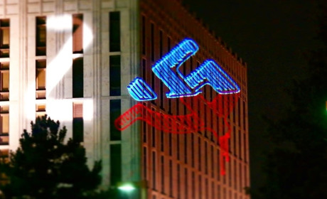 Російське посольство в США освітили роботами українського художника