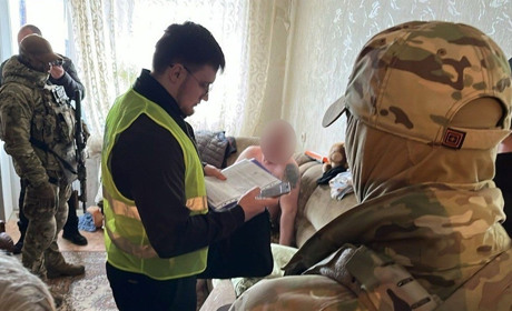 Фіктивний догляд за 13 тисяч доларів: на Сумщині СБУ та поліція ліквідували канал втечі за кордон