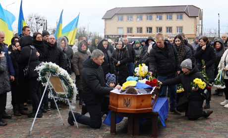 У Сарнах попрощалися з воїном-добровольцем Богданом Соломкою
