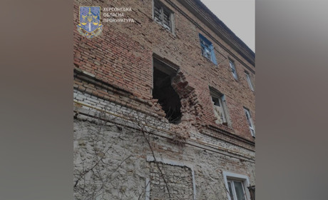Російські окупанти поцілили у житловий будинок у Херсоні: поранені двоє жінок